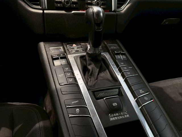 MACAN 2.0 定速/換檔撥片/分區恆溫空調/循跡防滑/記憶電動椅/電折後視鏡/電動尾門  第6張相片