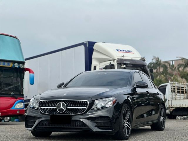 AMG E43 4MATIC天窗/通風電熱椅/柏林/環景影像/抬顯/動態座椅/巡跡防滑/電尾門/換檔撥片/定速/電子懸吊  第1張相片