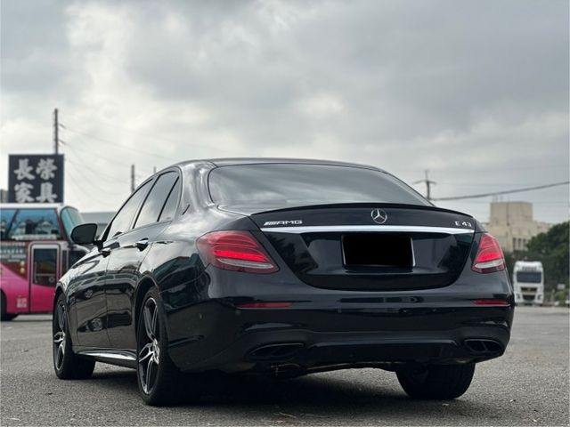 AMG E43 4MATIC天窗/通風電熱椅/柏林/環景影像/抬顯/動態座椅/巡跡防滑/電尾門/換檔撥片/定速/電子懸吊  第6張相片