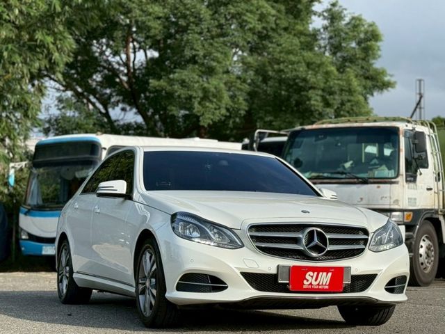 E200 Sedan 分區恆溫空調/換檔撥片/定速/倒車顯影/雙前座電熱椅  第3張相片