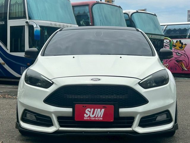 Focus 5D 電動天窗/定速/方向盤快控鍵/導航/倒車顯影/分區恆溫空調  第2張相片