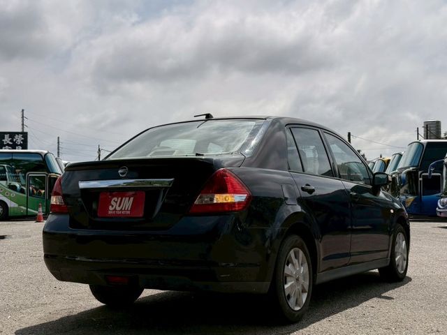 TIIDA 4D 十萬內便宜代步車，冷氣會冷~車況好~  第3張相片