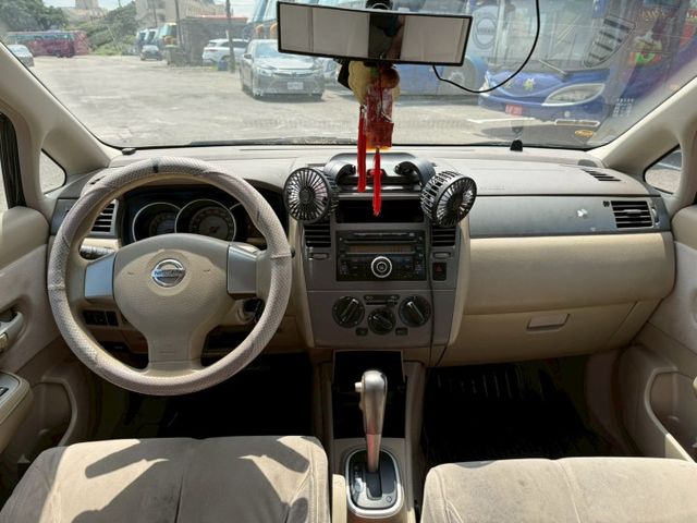 TIIDA 4D 十萬內便宜代步車，冷氣會冷~車況好~  第7張相片