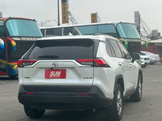 RAV-4豪華版 恆溫空調/倒車顯影/衛星導航/ACC跟車/車偏警示/巡跡防滑  第4張相片