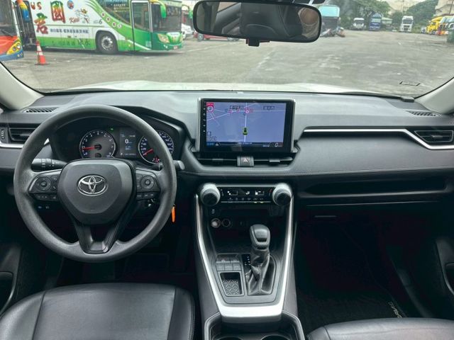 RAV-4豪華版 恆溫空調/倒車顯影/衛星導航/ACC跟車/車偏警示/巡跡防滑  第7張相片