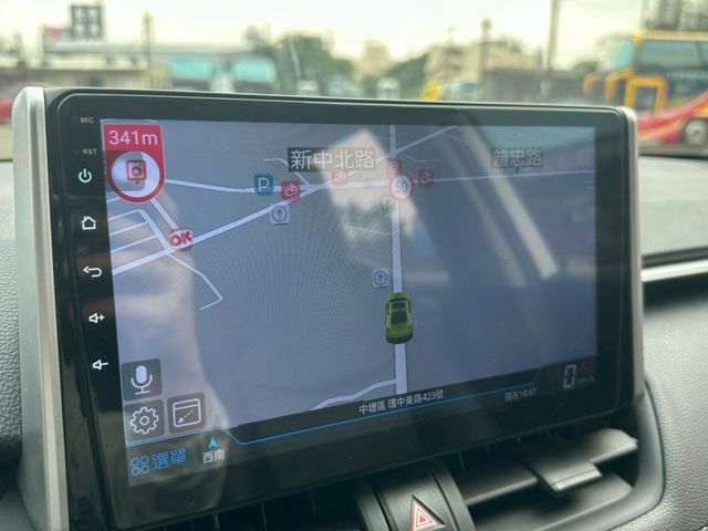 RAV-4豪華版 恆溫空調/倒車顯影/衛星導航/ACC跟車/車偏警示/巡跡防滑  第12張相片