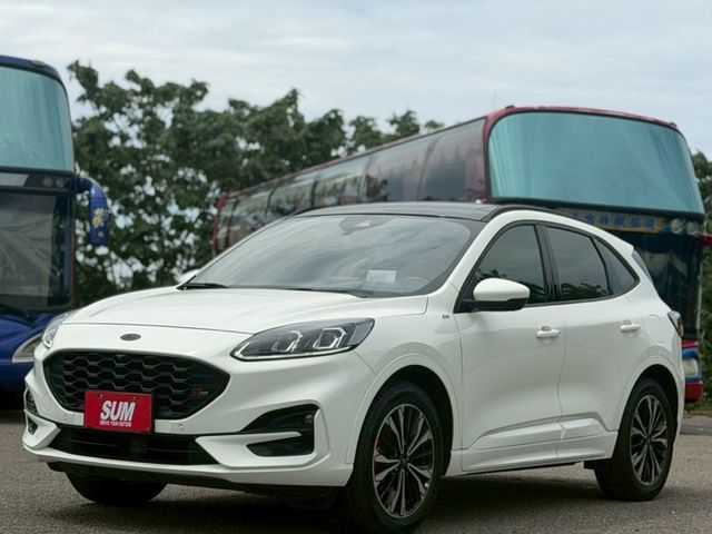 KUGA AWD ST-Line 摸門/盲點/天窗/電尾門/記憶椅/電折後視鏡/抬頭顯示器/環景影像/換檔撥片/ACC  第1張相片