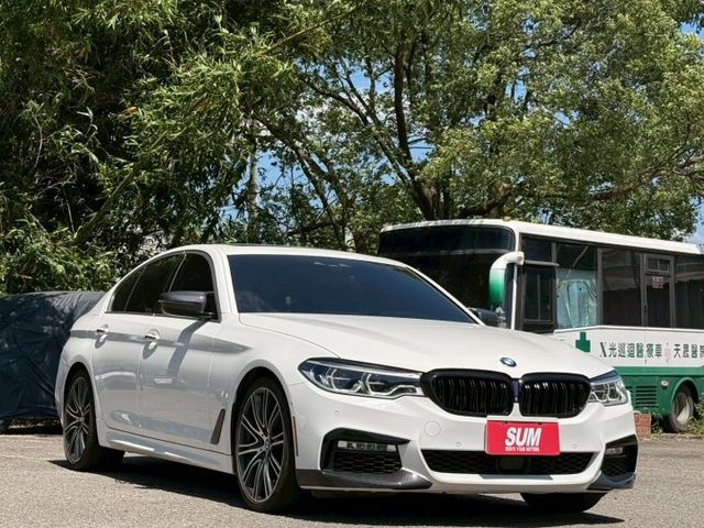 540i 5AT 抬顯/環景影像/電尾門/電吸門/盲點/HK音響/換檔撥片/循跡防滑/後座出風口/方向盤加熱/四區恆溫  第2張相片