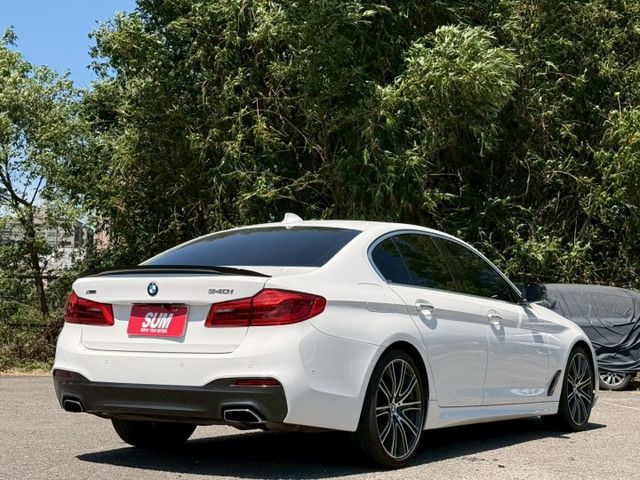540i 5AT 抬顯/環景影像/電尾門/電吸門/盲點/HK音響/換檔撥片/循跡防滑/後座出風口/方向盤加熱/四區恆溫  第3張相片