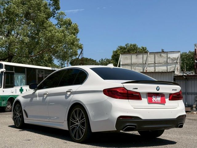 540i 5AT 抬顯/環景影像/電尾門/電吸門/盲點/HK音響/換檔撥片/循跡防滑/後座出風口/方向盤加熱/四區恆溫  第4張相片