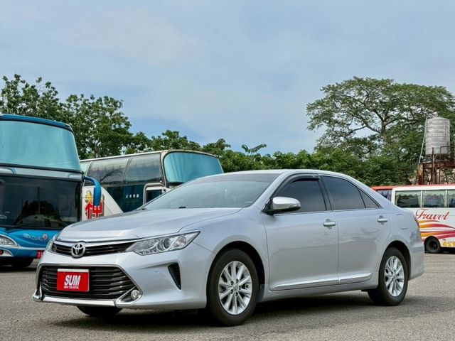 CAMRY經典 定速/摸門/IKEY/倒車顯影/分區恆溫空調/循跡防滑/抬頭顯示器  第1張相片