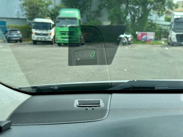 CAMRY經典 定速/摸門/IKEY/倒車顯影/分區恆溫空調/循跡防滑/抬頭顯示器  第15張相片