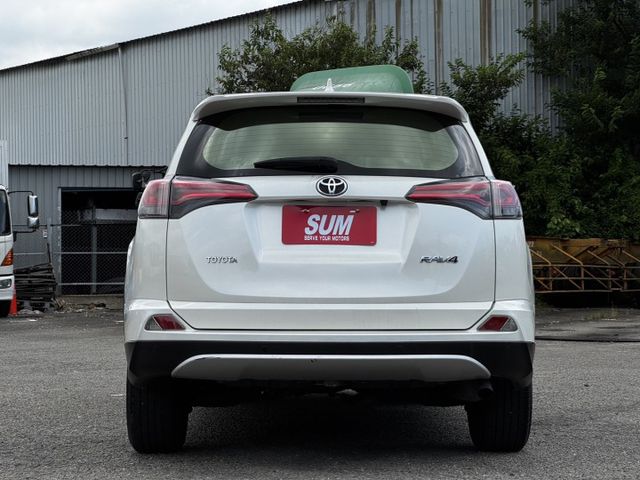 RAV-4 尊爵 摸門/IKEY/定速/衛星導航/倒車顯影/分區恆溫空調/電折後視鏡/車偏警示/駕駛座電動椅  第5張相片