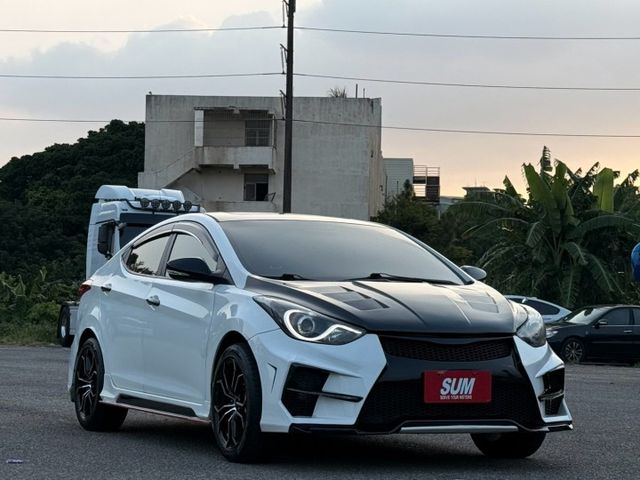 ELANTRA 摸門/定速/換檔撥片/安卓機/分區恆溫空調/IKEY/電動椅/倒車顯影/天窗  第2張相片