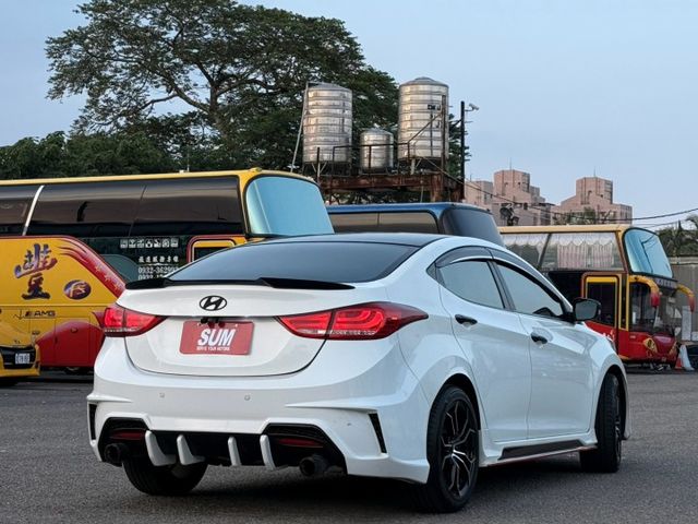 ELANTRA 摸門/定速/換檔撥片/安卓機/分區恆溫空調/IKEY/電動椅/倒車顯影/天窗  第3張相片