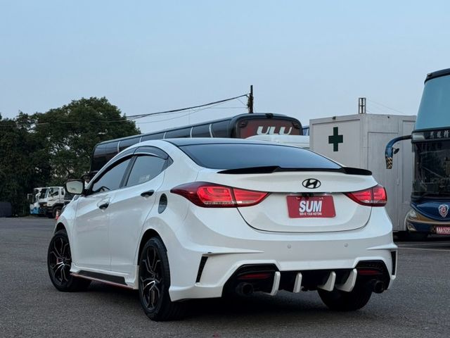 ELANTRA 摸門/定速/換檔撥片/安卓機/分區恆溫空調/IKEY/電動椅/倒車顯影/天窗  第4張相片