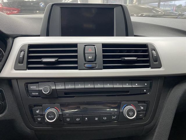 BMW 328I  第11張相片