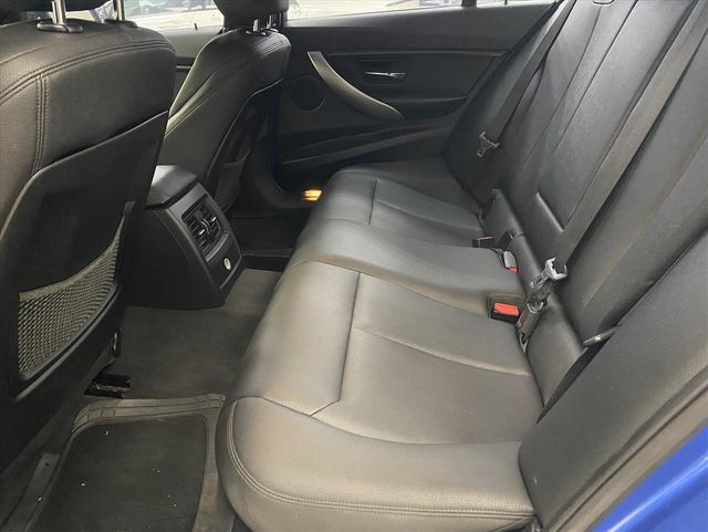 BMW 328I  第7張相片