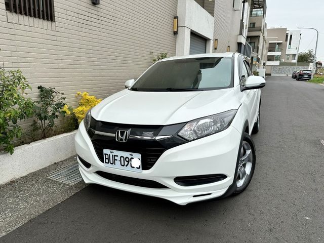 【認證車】換檔撥片、安卓機、定速、免鑰匙、CarPlay、前後雙錄、電子煞車  第1張相片