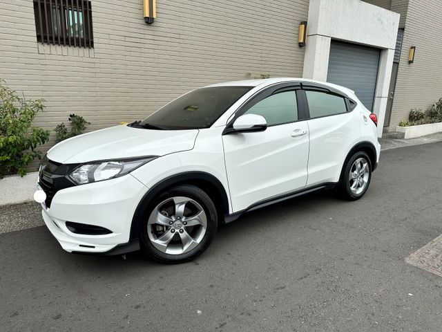 【認證車】換檔撥片、安卓機、定速、免鑰匙、CarPlay、前後雙錄、電子煞車  第2張相片