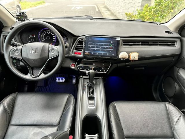 【認證車】換檔撥片、安卓機、定速、免鑰匙、CarPlay、前後雙錄、電子煞車  第5張相片