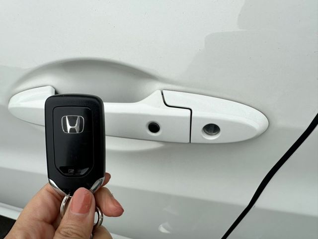 【認證車】換檔撥片、安卓機、定速、免鑰匙、CarPlay、前後雙錄、電子煞車  第10張相片
