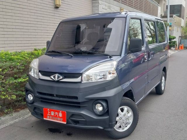 認證車【自排】僅跑1萬、定速、盲點、倒車顯影、方向盤音控、自動頭燈  第1張相片
