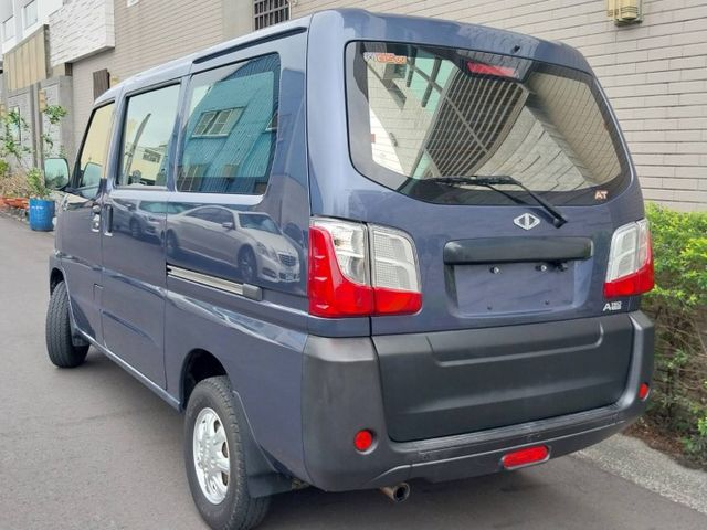 認證車【自排】僅跑1萬、定速、盲點、倒車顯影、方向盤音控、自動頭燈  第4張相片