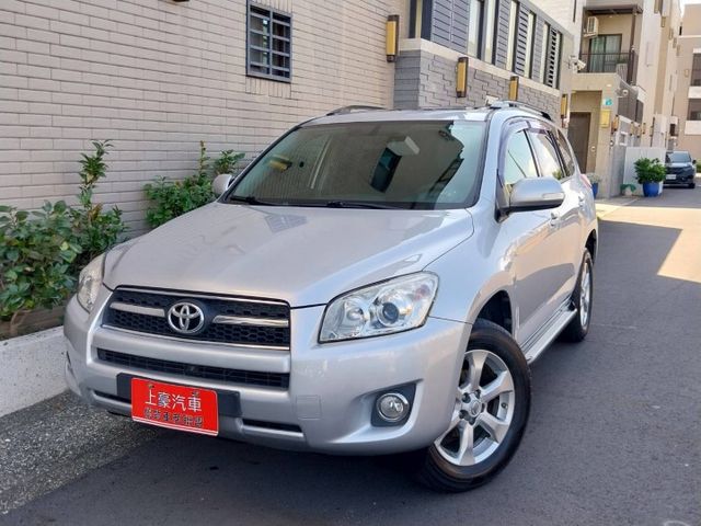 2.4cc 天窗 定速 方向盤音控 倒車顯影 胎壓 藍牙 電動椅 內裝美 車況佳 舒適大空間  第1張相片