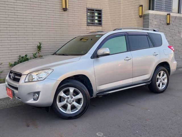 2.4cc 天窗 定速 方向盤音控 倒車顯影 胎壓 藍牙 電動椅 內裝美 車況佳 舒適大空間  第2張相片