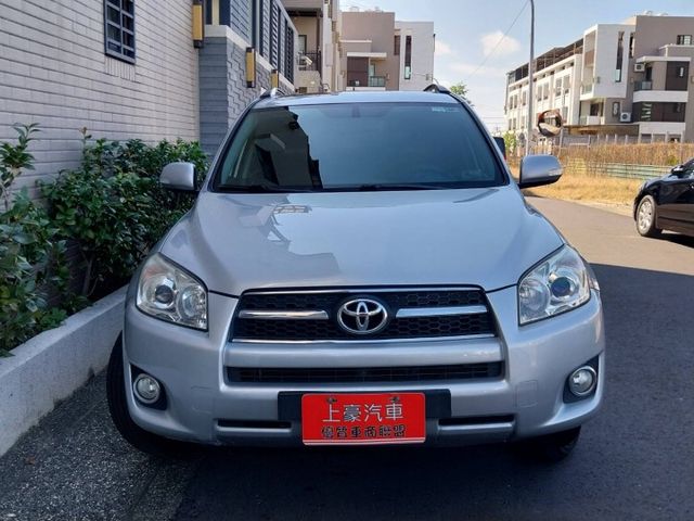 2.4cc 天窗 定速 方向盤音控 倒車顯影 胎壓 藍牙 電動椅 內裝美 車況佳 舒適大空間  第5張相片