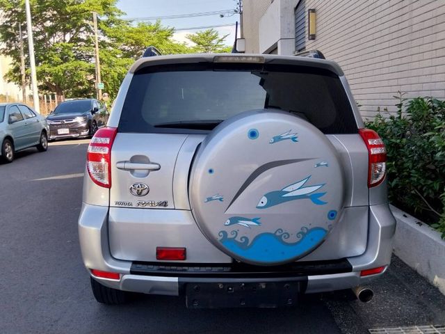 2.4cc 天窗 定速 方向盤音控 倒車顯影 胎壓 藍牙 電動椅 內裝美 車況佳 舒適大空間  第6張相片