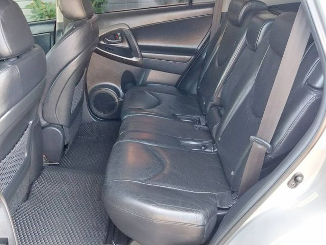 2.4cc 天窗 定速 方向盤音控 倒車顯影 胎壓 藍牙 電動椅 內裝美 車況佳 舒適大空間  第9張相片