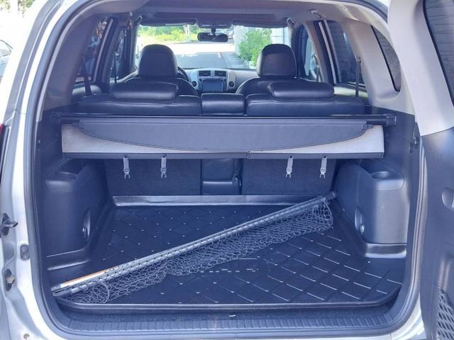 2.4cc 天窗 定速 方向盤音控 倒車顯影 胎壓 藍牙 電動椅 內裝美 車況佳 舒適大空間  第10張相片