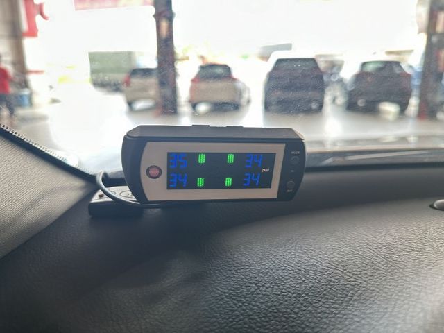 2.4cc 天窗 定速 方向盤音控 倒車顯影 胎壓 藍牙 電動椅 內裝美 車況佳 舒適大空間  第15張相片