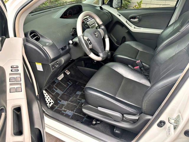 免鑰匙 方向盤音控 皮椅  第10張相片