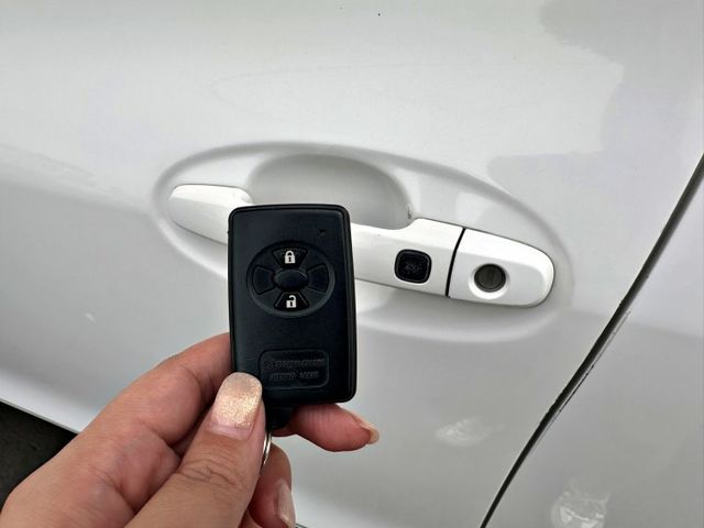 免鑰匙 方向盤音控 皮椅  第17張相片