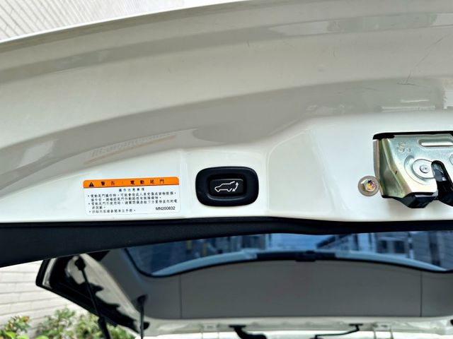 認證車(全車原鈑件) 盲點 電動尾門 倒車顯影 行車紀錄器 多項耗材剛換新  第15張相片