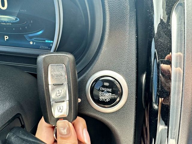 認證車(全車原鈑件) 盲點 電動尾門 倒車顯影 行車紀錄器 多項耗材剛換新  第20張相片