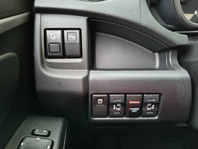 全車原鈑件 YES認證 僅跑6萬 雙電動門 電動椅 影音旗艦版 定速 倒車顯影  第12張相片