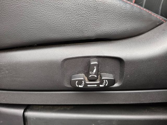 全車原鈑件 YES認證 僅跑6萬 雙電動門 電動椅 影音旗艦版 定速 倒車顯影  第13張相片