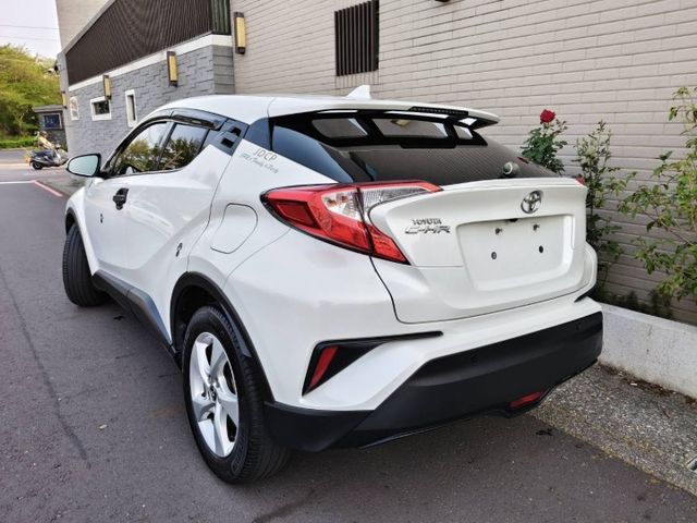 【豪華版】電熱椅 免鑰匙 倒車顯影 (車側黑腳印貼紙已移除)  第4張相片