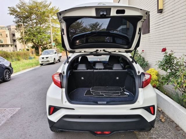 【豪華版】電熱椅 免鑰匙 倒車顯影 (車側黑腳印貼紙已移除)  第10張相片