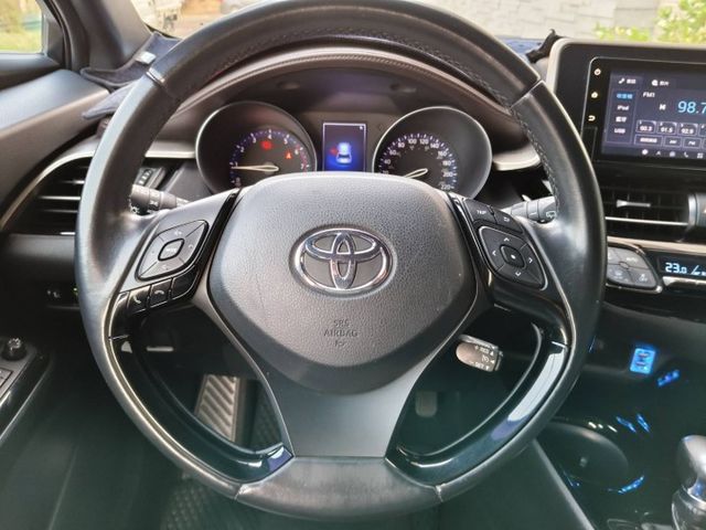 【豪華版】電熱椅 免鑰匙 倒車顯影 (車側黑腳印貼紙已移除)  第11張相片