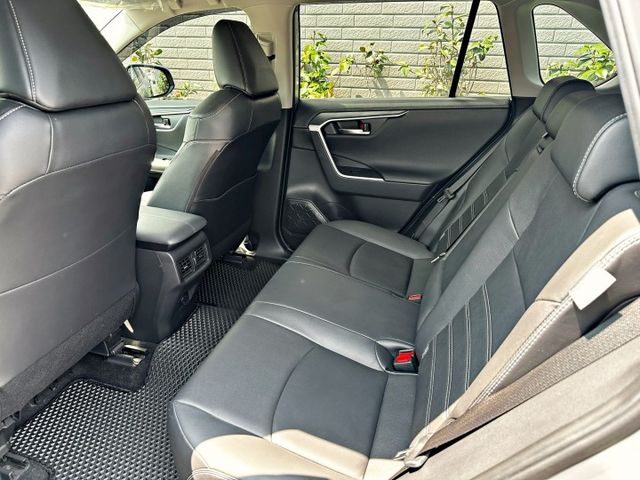 【旗艦版】一手、電尾門、記憶電動椅、電熱椅、環景、免鑰匙、AppleCar  第12張相片