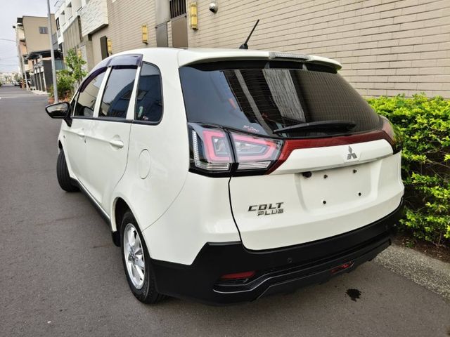 一手車、倒車顯影、恆溫空調  第4張相片