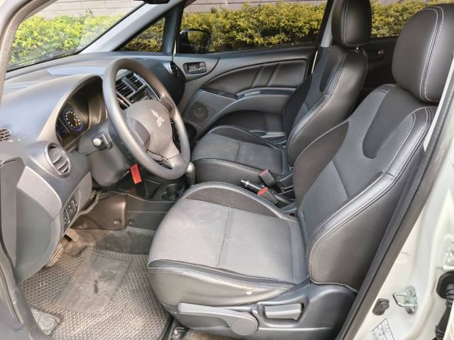 一手車、倒車顯影、恆溫空調  第8張相片