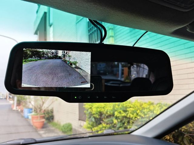 一手車、倒車顯影、恆溫空調  第13張相片