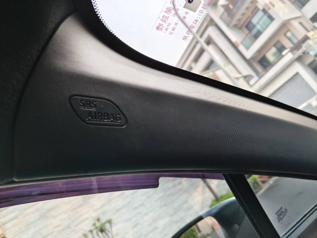 有YES認證，全車原鈑件【豪華版】電熱椅 免鑰匙 倒車顯影 (車側黑腳印貼紙已移除)  第13張相片