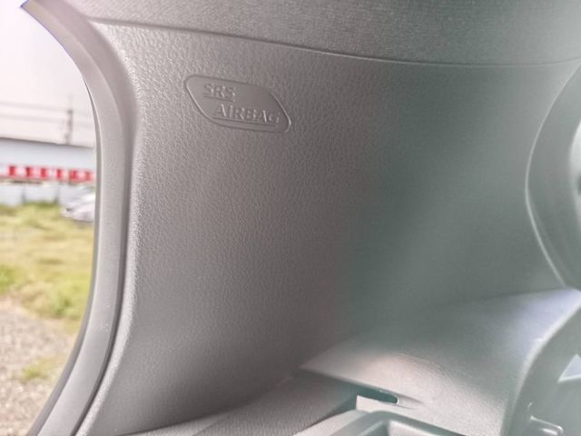 有YES認證，全車原鈑件【豪華版】電熱椅 免鑰匙 倒車顯影 (車側黑腳印貼紙已移除)  第16張相片
